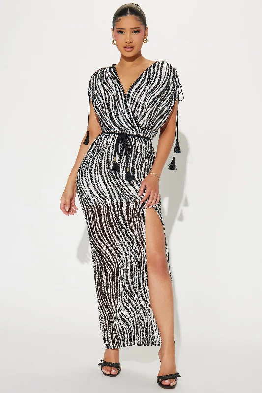 Living In It Textured Maxi Dress - Black/combo